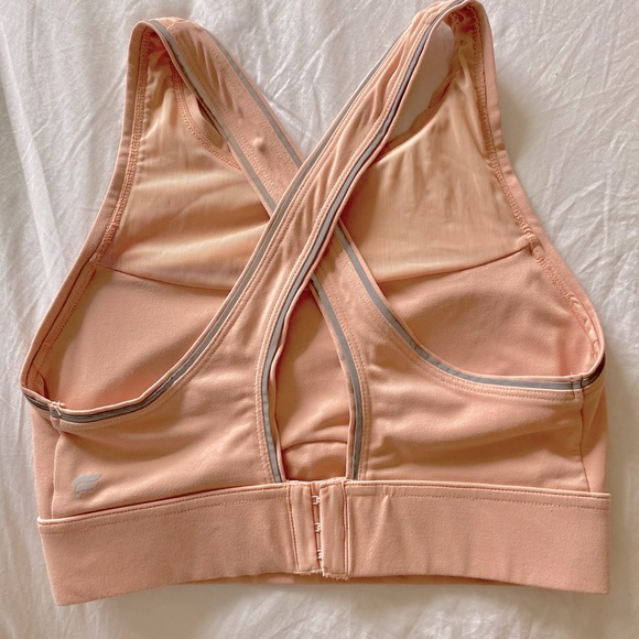 Madelaine Petsch for Fabletics 2-piece outfit - Picture 7 of 9